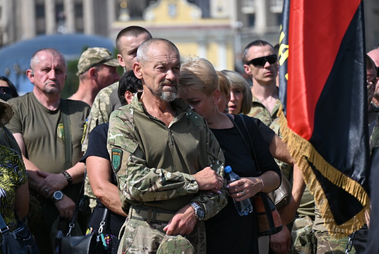 Із полковником, депутатом Київради від ЄС Сергієм Ільницьким (Сокіл), який загинув у бою проти рашистів у лавах піхоти 28 ОМБр, попрощалися в Києві 53