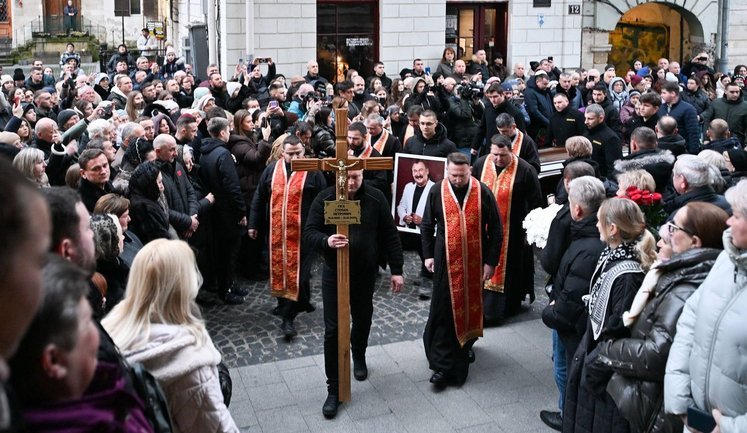 Церемонія прощання з артистом Степаном Гігою проходить у Львові. ФОТОрепортаж