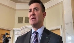 Гречка по 12 гривень за кілограм, сало - за 50. Яловичина - 50-70 грн, але можна купити і за 20, - "слуга народу" Тищенко про свої закупівлі на Бессарабському ринку в Києві. ВIДЕО