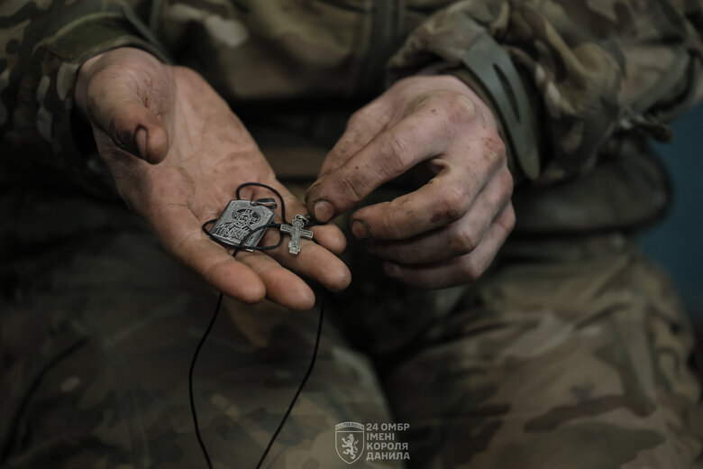 Soldiers of the 24th Brigade captured paratroopers of the 98th Division of the Russian Federation.