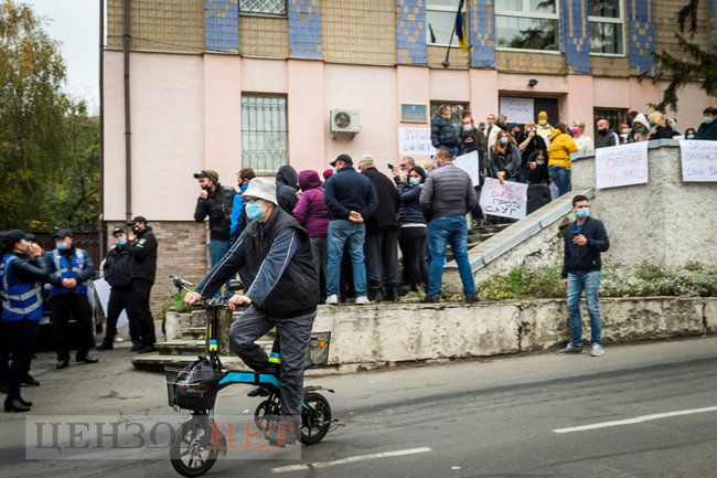Выборы в Васильковской ОТГ на Киевщине: суд рассматривает иск Слуги народа о признании результатов недействительными, люди протестуют 02