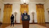Байден о разрешении использования вакцины Pfizer для подростков: Это "многообещающий шаг в борьбе с COVID-19"
