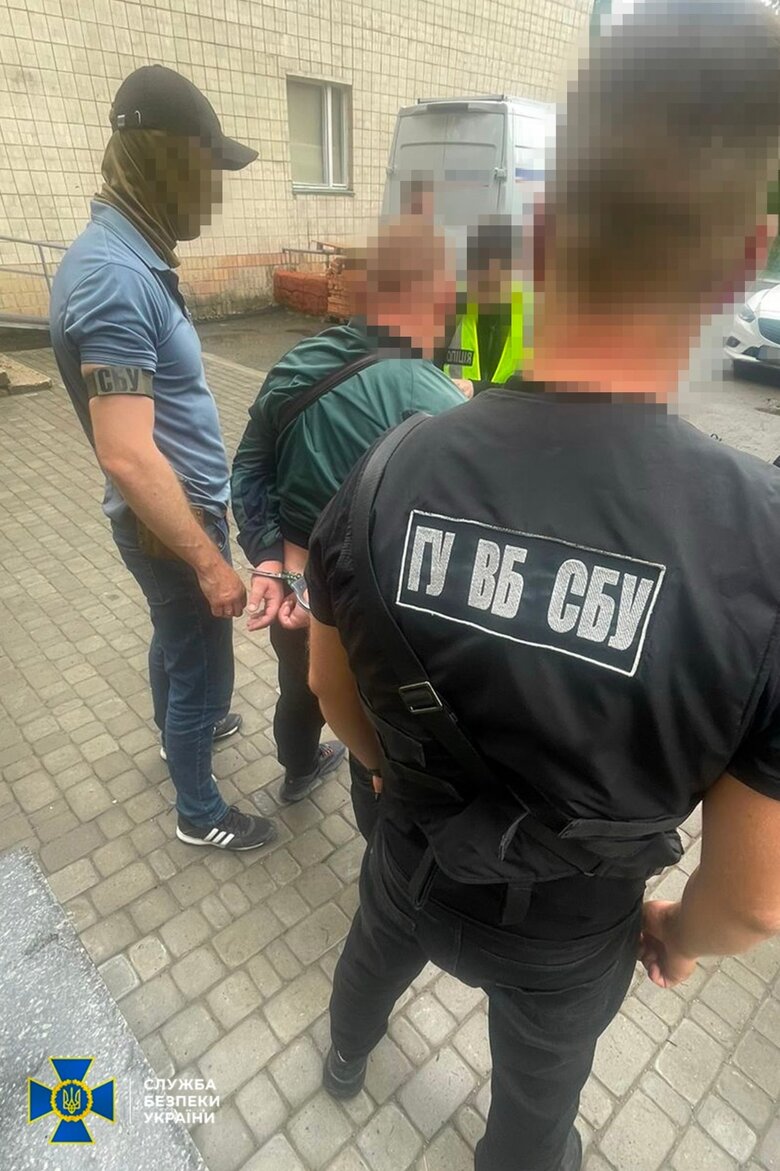 Видавав себе за співробітника СБУ і пропонував за гроші відмазувати від призову: СБУ затримала шахрая 02