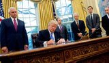 Трамп підписав бюджет США на 2018 рік, який передбачає 620,7 млн дол. для допомоги Україні