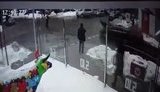 Pedestrian got hit by Poroshenko’s motorcade car in downtown Kyiv. SURVEILLANCE VIDEO