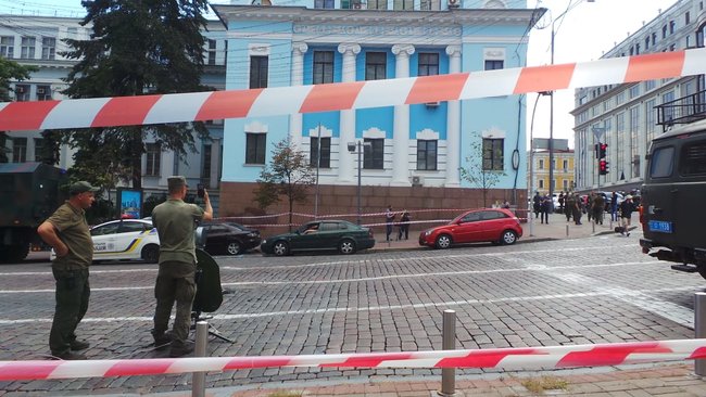 Захват банка в Киеве: спецтранспорт, нацгвардейцы, спецназ 16
