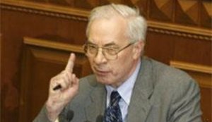 Азаров посоветовал Тимошенко не играться с дефлятором