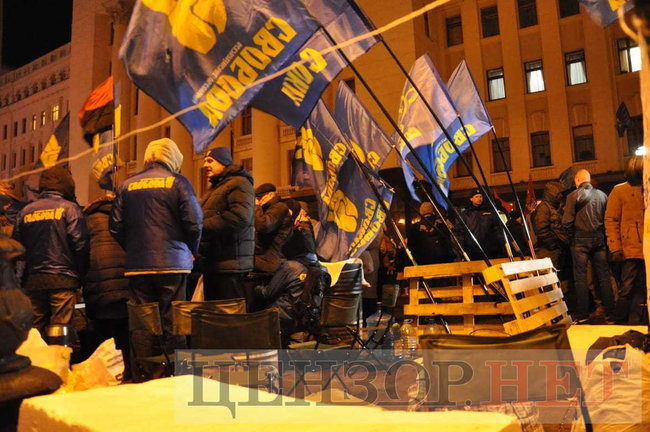 Активісти проводять мітинг під Офісом президента 23