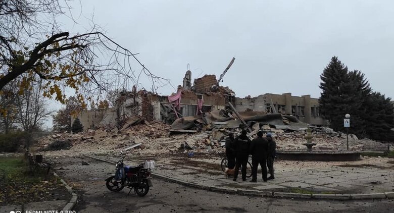 Росіяни знищили будинок культури та спорту в Гуляйполі 01