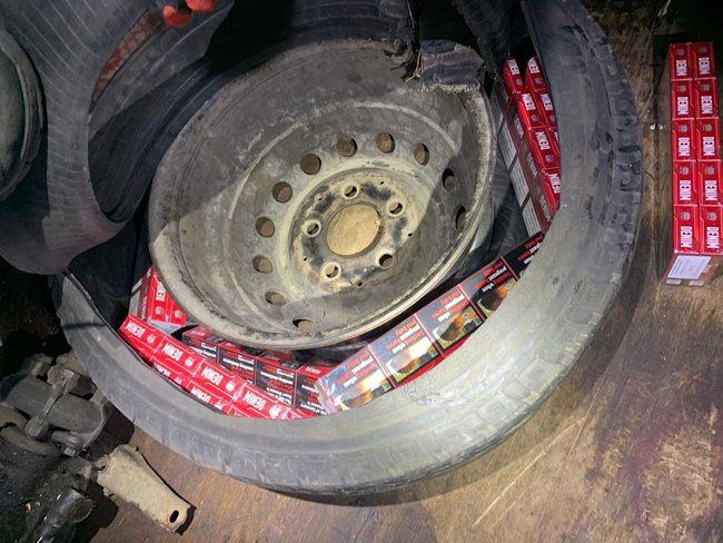 Житель Чернігівщини позбувся автомобіля, намагаючись провезти в бензобаку контрабандні сигарети, - Держприкордонслужба 04