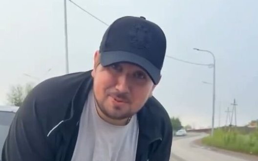 Росіянин намагався заправити авто без черги, але отримав побої від водіїв