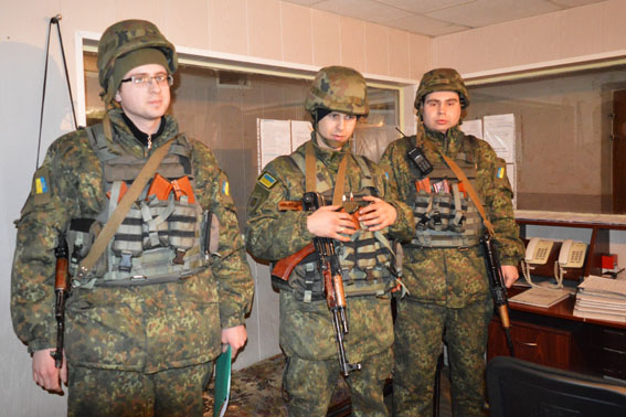 Для надання допомоги людям у Авдіївку направлено зведений загін поліції 02