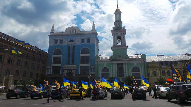 Poroshenko sign amnesty! car run started in Kyiv 08