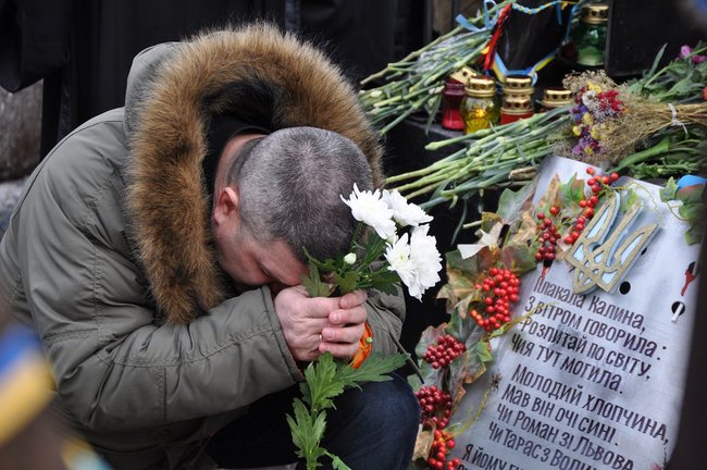 На Институтской прошла панихида по погибшим Героям Небесной Сотни 04