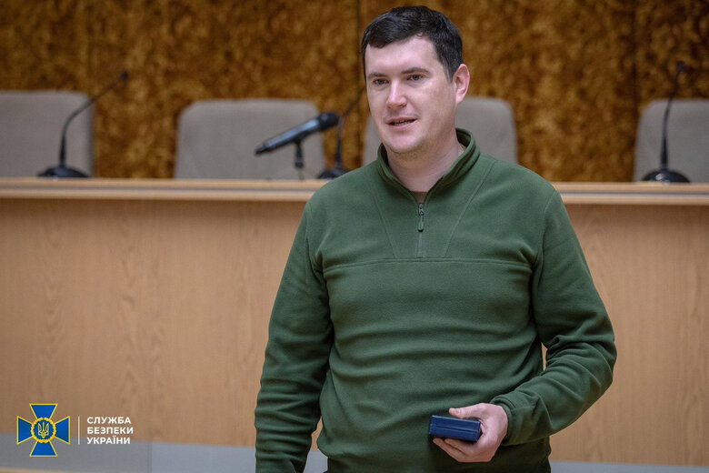 Співробітників СБУ нагородили за заслуги на фронті 06
