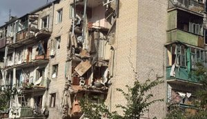 Підліток втратив руку через атаку дрона: з Лимана повторно евакуювали родину з двома дітьми, - Нацполіція