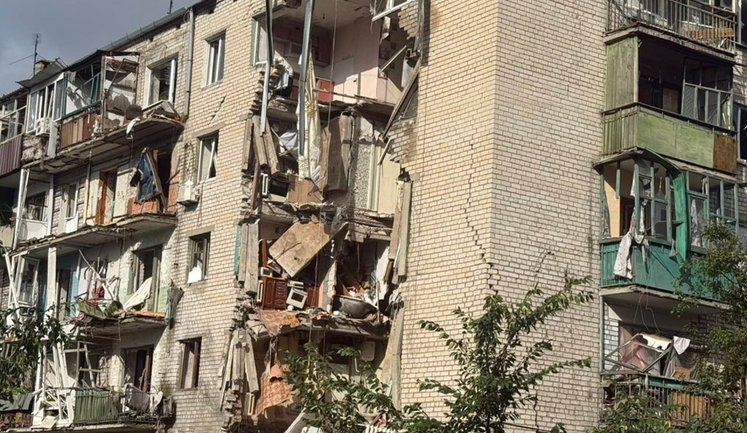 Підліток втратив руку через атаку дрона: з Лимана повторно евакуювали родину з двома дітьми, - Нацполіція