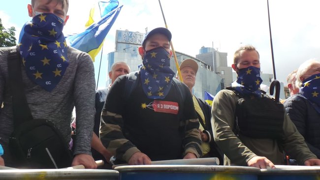 Досить терору: под Печерским судом Киева проходит акция в поддержку Порошенко 16