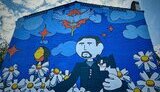 У Києві з’явився мурал із Кирилом Будановим у ромашкову полі