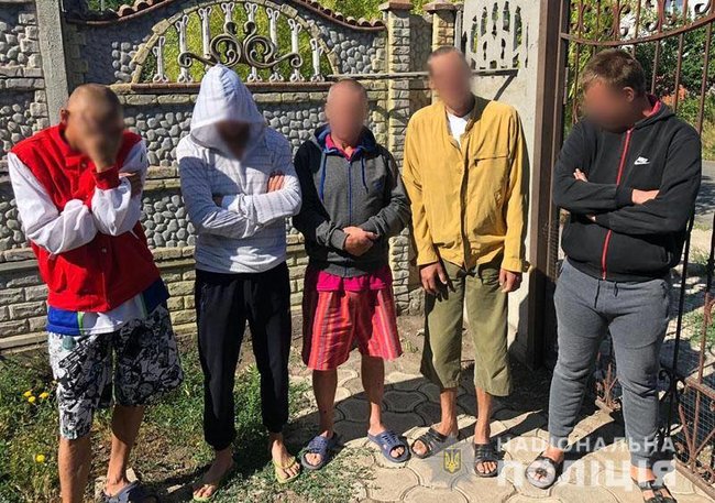 Викрито мережу фальшивих реабілітаційних центрів, із трудового рабства звільнили 100 осіб, - Нацполіція 04