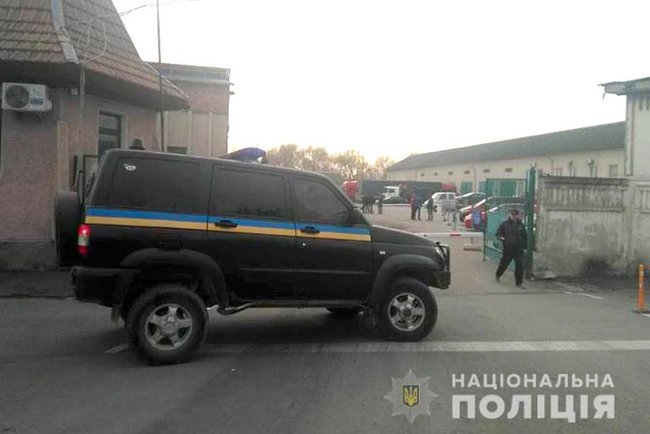 Евробляхеры блокировали работу таможни в Ивано-Франковске, - Нацполиция 02