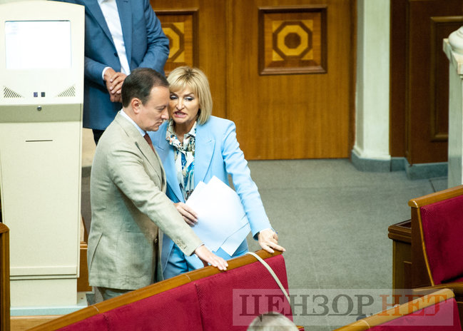 Відкриття сесії, жестикулювання Гройсмана, розмова Андрієвського й Луценко і плакат Медведчук підарешт - робочий день у ВР 4 вересня 28