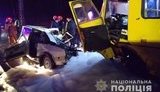 Одна людина загинула, семеро травмовані внаслідок зіткнення легковика з маршруткою на трасі "Київ-Чоп", - поліція. ФОТО