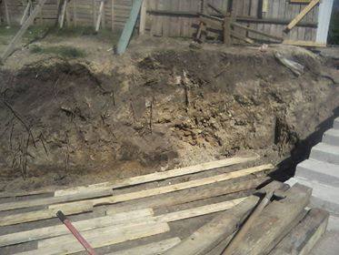 Під час будівельних робіт на Пейзажній алеї в Києві розкопали старовинні артефакти і давню споруду ХІІ-ХVI століть 14