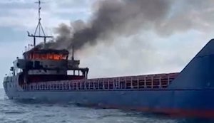 РФ двічі атакувала цивільне судно під прапором Палау в порту Одещини: двоє моряків вважаються зниклими безвісти. ВIДЕО