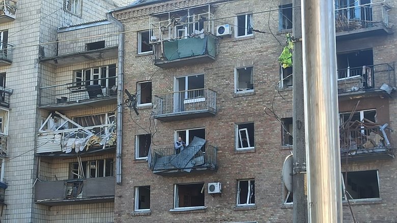 Наслідки падіння збитої російської крилатої ракети на Куренівку в Києві 04 Наслідки падіння збитої російської крилатої ракети на Куренівку в Києві 04