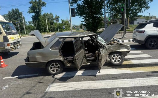 У Харкові зіткнулися легковик і мікроавтобус: травмовано трь