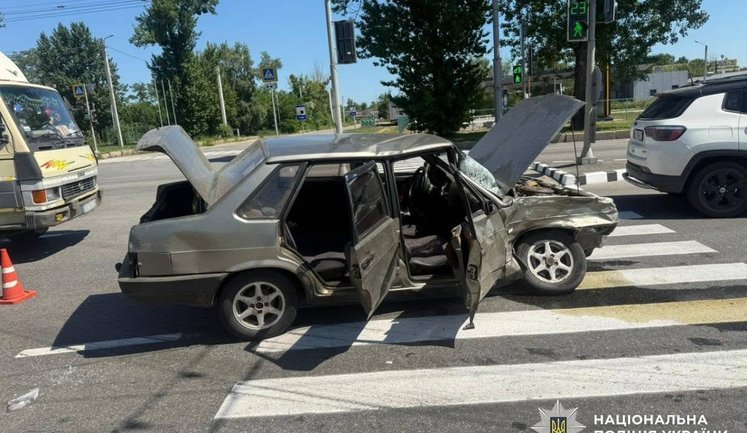 Car and minibus collide in Kharkiv: three children injured