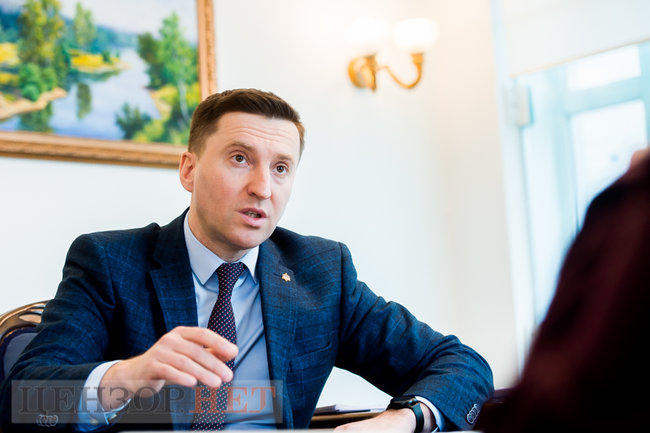 Начальник Департаменту кримінально-правової політики Офісу Генпрокурора Олексій Бонюк: Чимало колишніх прокурорів думають, що 1 вересня настане, і всі одразу поновляться. Так не буде! 05