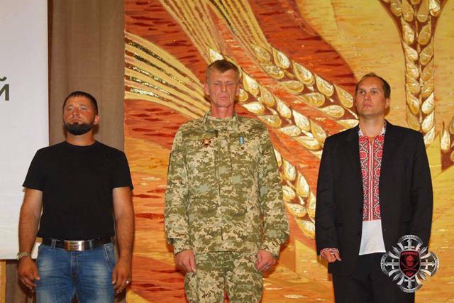 У Вінниці нагородили 12 Народних Героїв України 09