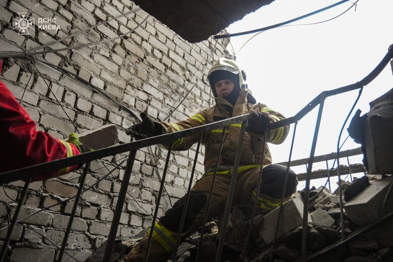 Влучання ворожого безпілотника у багатоповерхівку в Солом'янському районі Києва