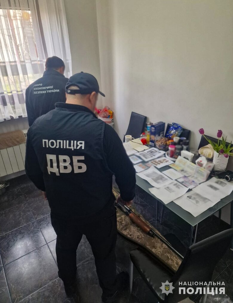Викрито підпільне виробництво фальшивих документів