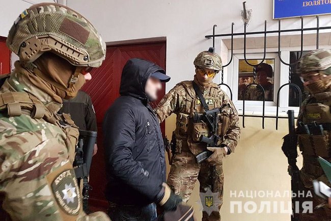 Хмельницкие правоохранители выдворили из Украины смотрящего за зоной грузина по прозвищу Тимур 02