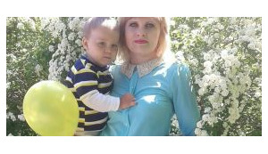 Вдова погибшего два года назад в донецком аэропорту бойца Татьяна Шешеня: "Муж во сне мне сказал: "Почему ты себя так запустила, не красишься, на кого стала похожа?" С тех пор я всегда выгляжу так, как нравилось Вадиму"