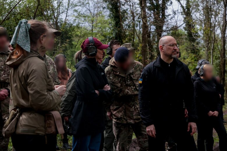 Shmyhal and Wallace visited Ukrainian soldiers undergoing training in UK: We coordinated necessary steps for a counteroffensive 04