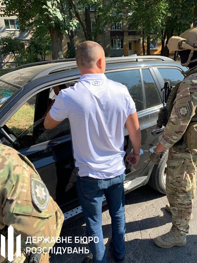 Спецпризначенці затримали оголошеного раніше в розшук співробітника СБУ на Кіровоградщині, - ДБР 01