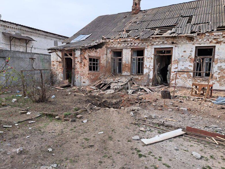 Російські війська обстріляли Нікопольщину, є поранений та руйнування 04