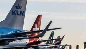 Скорочення рейсів та підвищення тарифів: світову авіагалузь входить в кризу через зростання цін на пальне