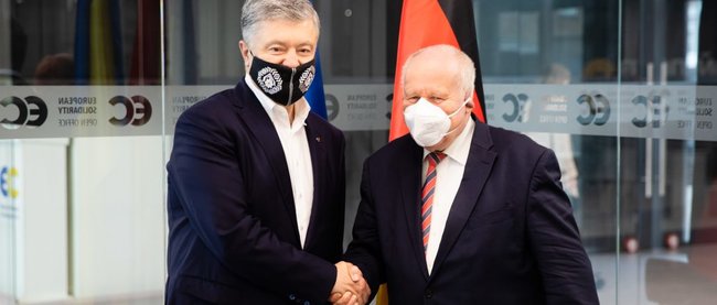 Порошенко встретился со спецпосланником правительства Германии Мильбрадтом: Завершение децентрализации в Украине - это вопрос европейской интеграции 03