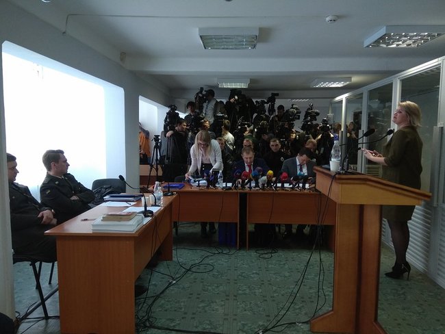 Суд над Януковичем: допит Яценюка та Авакова 05