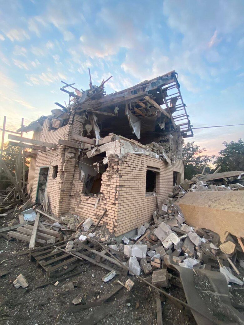 Debris of downed rocket damaged 10 private houses in Kyiv region, 2 people were injured 01