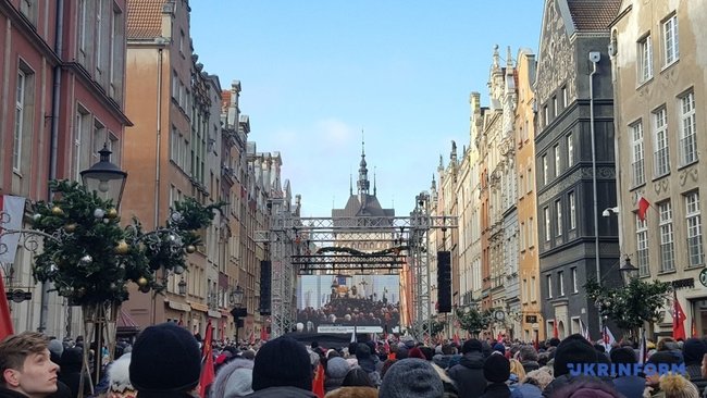 С убитым мэром Гданьска попрощались в Польше 04