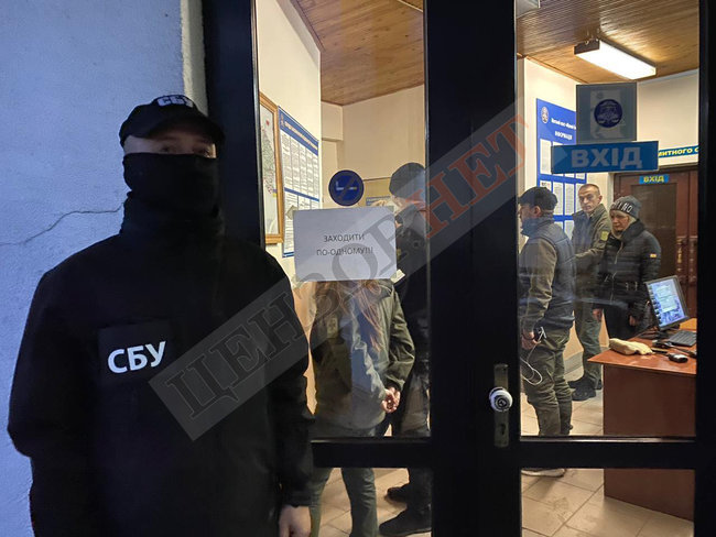 Службовців ПП Малий Березний на Закарпатті затримано на одержанні хабаря: вимагали 1-3 тис. грн з людини за неперешкоджання митному оформленню малих партій товарів 03