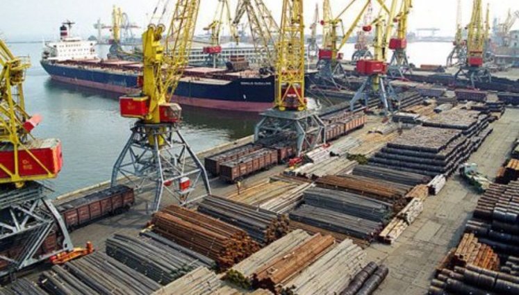 Крупнейший порт Украины вновь не смог купить кран для работы с большими судами за 250 миллионов