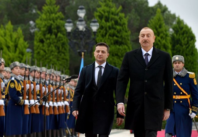 Відбулася офіційна церемонія зустрічі президентів України та Азербайджану 01