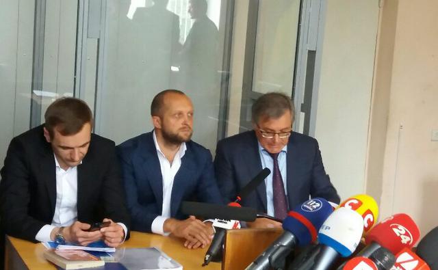 Поляков не сдал два загранпаспорта, - миграционная служба 01